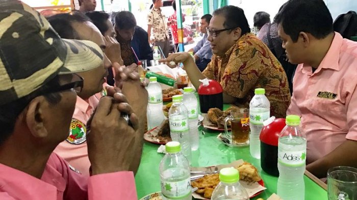 Menkop UKM Minta Pengusaha Warteg Buka Cabang di Malaysia