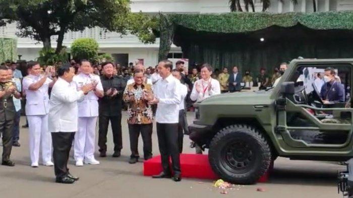 Jokowi Resmikan Penamaan Kendaraan Taktis Tempur Buatan Pindad “Maung”