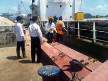 Pria Ini Kehilangan Kaki Kanannya karena Tertimpa Kontainer