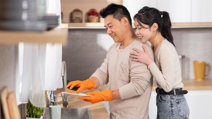 7 Tips Bersih-bersih Rumah Biar Jadi Suami Idaman