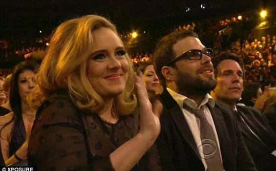 Penyanyi Bersuara Emas Adele Hamil Anak Pertama