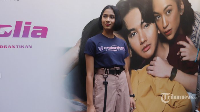 Yapon yangiliklar langari porno Yigit sevgilisi bilan jinsiy aloqani suratga oldi.