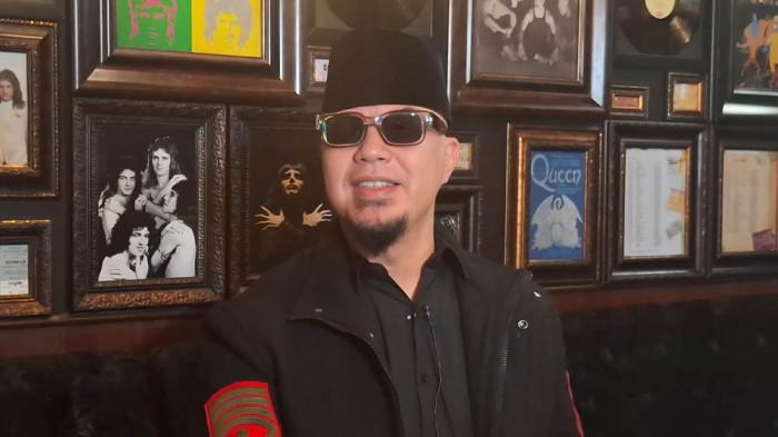 AHMAD DHANI TERSINGGUNG - Ahmad Dhani ungkap dirinya dan keluarga besar tersinggung dengan sikap Maia Estianty sehingga tak mau lagi bertemu dalam acara apapun. Ahmad Dhani di kawasan Kemang Jakarta Selatan, Selasa (5/5/2026).