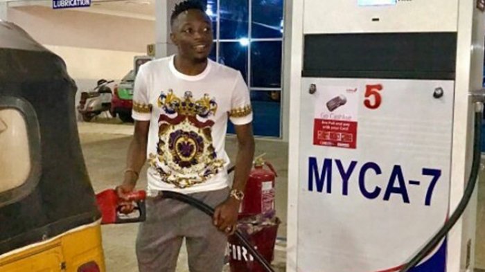 Bintang Nigeria yang Disingkirkan Lionel Messi Ini Tetap Dagang Bensin
