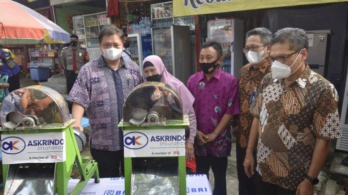 Airlangga Temui Alumni Program Kartu Prakerja yang Buka Usaha Olahan Singkong