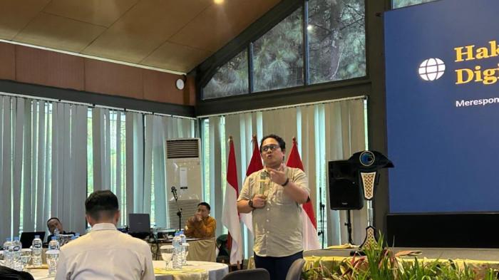 AKSES INTERNET - Direktur Eksekutif Catalyst Policy Works, Wahyudi Djafar saat jadi pembicara dalam Kelas Jurnalis HAM di Green Forest Resort, Cihideung, Kabupaten Bandung Barat, Jawa Barat, Kamis (21/05/2026). Tribunnews/Mario Christian Sumampow