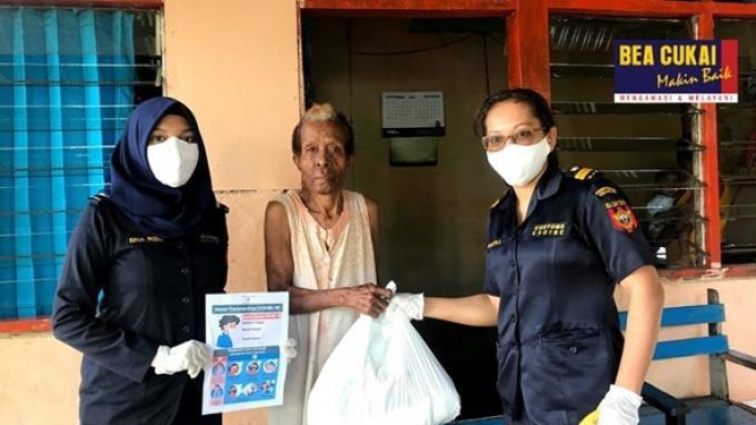 Aksi Sosial Di Tengah Pandemi, Bea Cukai Jayapura dan Bea Cukai Gresik Bagi-Bagi Sembako