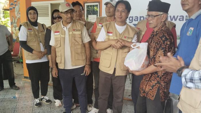 AKSI SOSIAL - Berbagi paket sembako di RW 07 Kel. Jatinegara. Kec. Cakung, Jakarta Timur dan  Driver Ojek Online Koalisi Ojol Nasional (KON) di Cakung, Jakarta Timur.