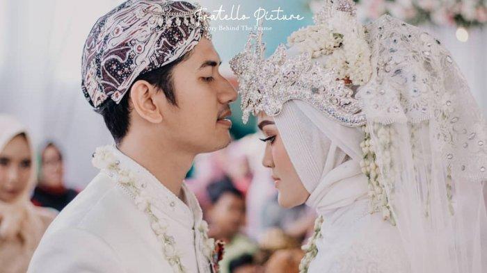 Zikri Daulay Unggah Foto Mesra Bareng Istrinya, Henny Yuliana Rahman