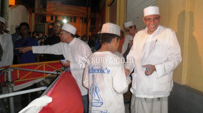 Tradizi Zakat Keluarga Aldjoefrie, Uang Sekarung Ludes Dalam 1 Jam