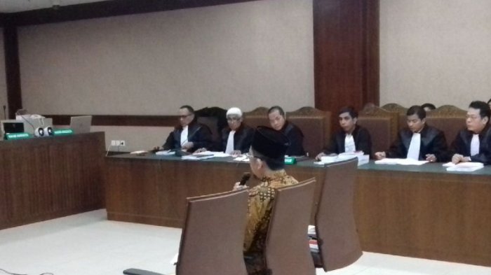 Alfian Tanjung Tutup Pledoinya Dengan Membacakan Dua Puisi