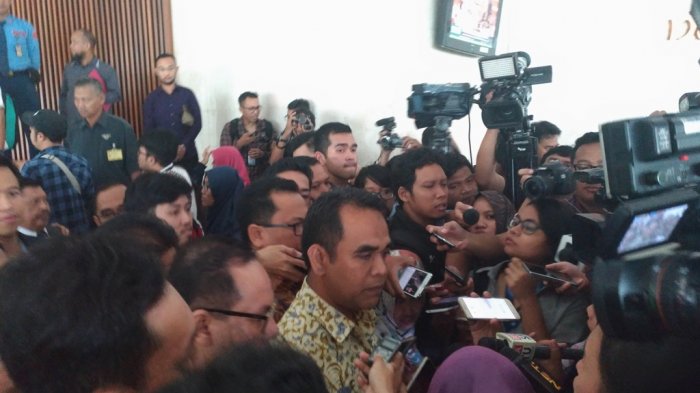 Fahri Hamzah Ketok Palu, Fraksi Gerindra Tinggalkan Ruang Rapat