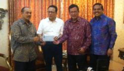Tiba di Darmawangsa, Komite Konvensi Demokrat Disambut JK