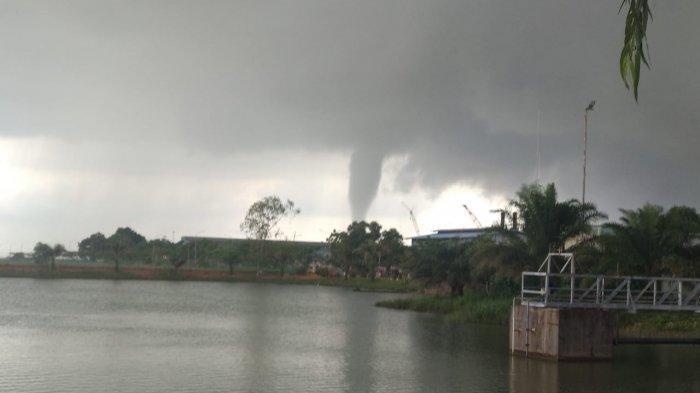 Angin Puting Beliung Sempat Ganggu Penerbangan di Bandara Hang Nadim