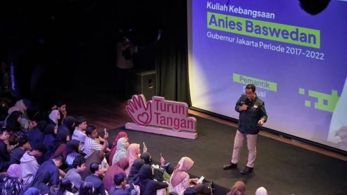 PERAN ANAK MUDA - Eks Gubernur DKI Jakarta sekaligus Founder TurunTangan, Anies Baswedan saat menjadi pembicara dalam festival kerelawanan dan kepemimpinan Turun Tangan Festival (TT Fest) 2025 yang dihadiri oleh anak muda berbagai daerah di Jakarta.
