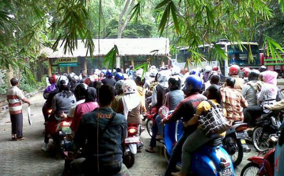 Antrean Menuju ke Arah Kuningan