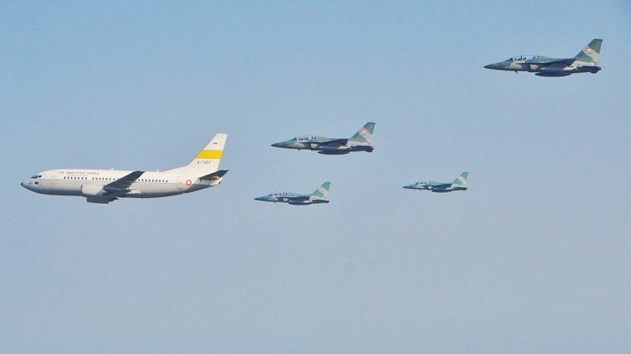 Jet Tempur F-16 TNI AU Kawal Api Abadi Asian Games