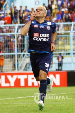 Di Usia Tak Lagi Muda, Cristian Gonzales Masih Tunjukkan Ketajamannya Dalam Mencetak Gol