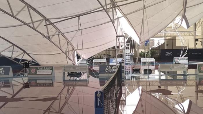 BREAKING NEWS: Atap Lapangan Padel di Jakbar Roboh Diterjang Angin Kencang, Pengunjung Berhamburan