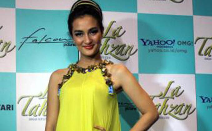 Atiqah Hasiholan Ogah Berlebihan Rayakan Lebaran