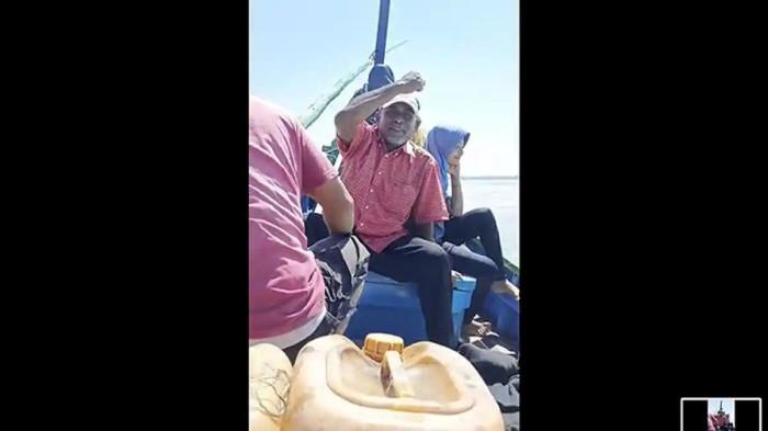 atlet naik boat gegera terjebak banjir