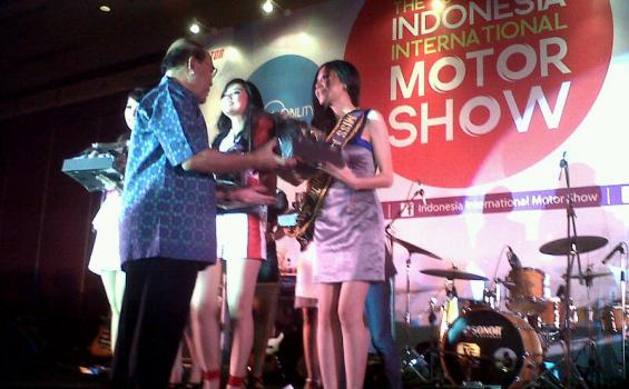 Si Cantik Atria Loni Kaget Bisa Jadi Miss Motorshow 2012