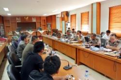 Brigjen Yotje Mende Temui Wartawan yang Demo di Mapolda Kepri