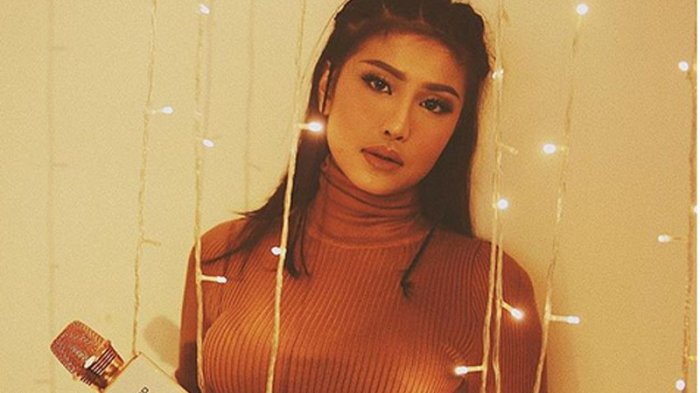Dapat Tawaran Main Film, Selebgram Awkarin Takutkan Peran Kalem