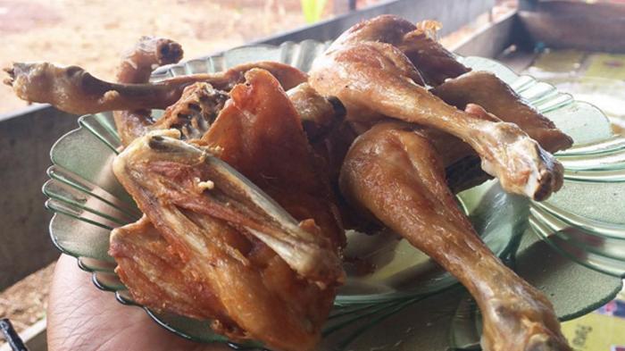 Ayam Kampung Goreng Kemiri yang Empuk dan Meresap Bumbunya