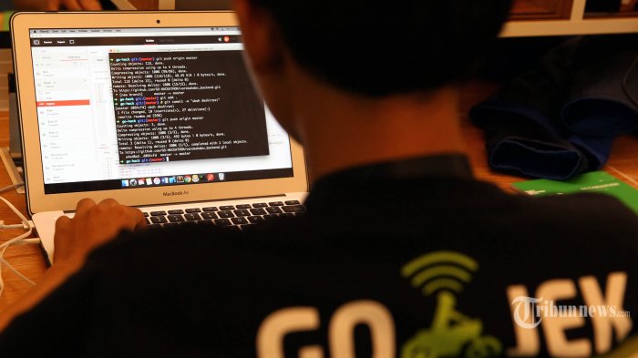 Blue Bird dan Go-Jek Kerjasama Layanan Transportasi Baru