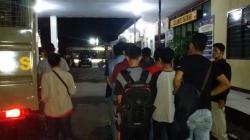 Keluyuran Bawa Badik dan Busur, Delapan Pemuda Diamankan