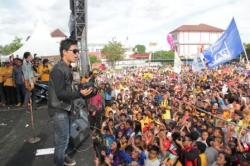 Demi Tarik Massa, Pasangan AFI-Mukmin Datangkan Armada Band