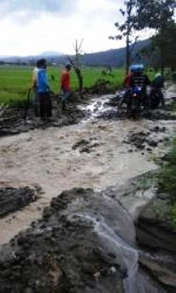 Jalan Kerinci-Padang Putus Akibat Banjir di Siulak Deras