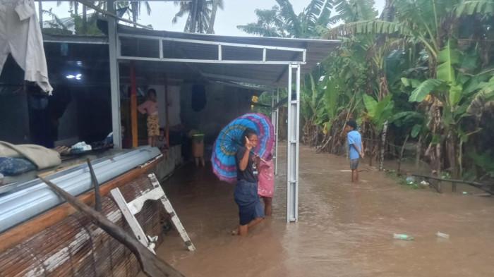 BANJIR DAN CUACA EKSTREM - Banjir merendam rumah warga di wilayah Kecamatan Sekotong, Kabupaten Lombok Barat, Nusa Tenggara Barat pada Minggu (22/2/2026). (HO/BPBD Kabupaten Lombok Barat)
 

--