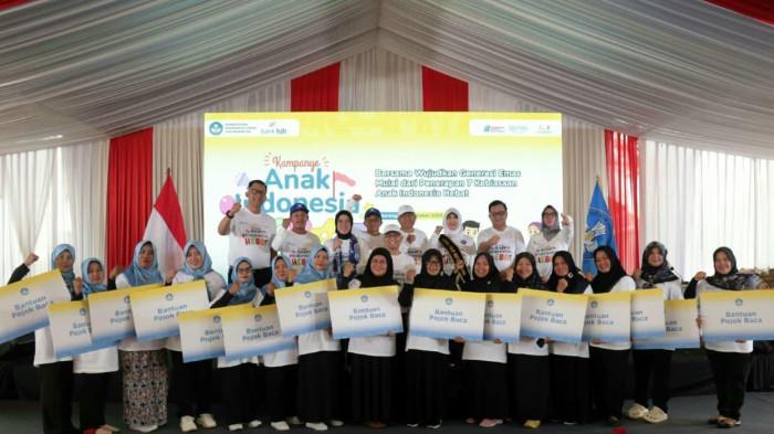 EDUKASI KEUANGAN - Wamendikdasmen Prof. Atip Latipulhayat bersama jajaran bank bjb membuka Kampanye Anak Indonesia Hebat di Kota Serang, Banten.
