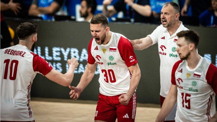 Olatni bachadon boyni yaqinida siqib qoying Tukli eshak xususiy porno