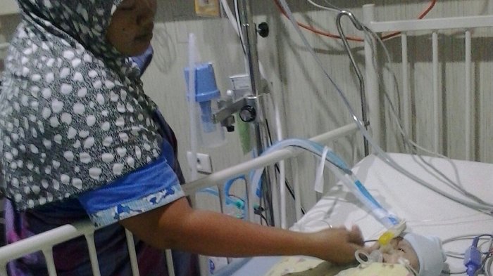 Irwan dan Nuraidah Rela Jual Tanah Warisan Demi Sang Bayi yang Mengidap Kelainan Jantung