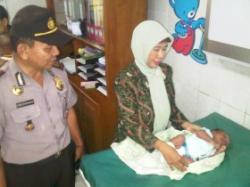 Bayi Tak Berdosa Dibuang di Depan Rumah Warga Gresik