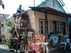 TNI AD Rehab 10 Rumah Tidak Layak Huni
