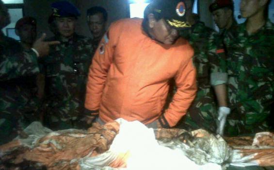Diduga Parasut Terjun Payung Ditemukan di Atas Pohon