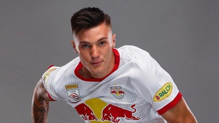 BENJAMIN SESKO- Benjamin Šeško merupakan pemain muda calon bintang masa depan yang diincar Manchester United, Liverpool, dan juga Chelsea. Šeško mencatat kecepatan tertinggi 36,2 km/jam yang lebih cepat dari Kylian Mbappe.