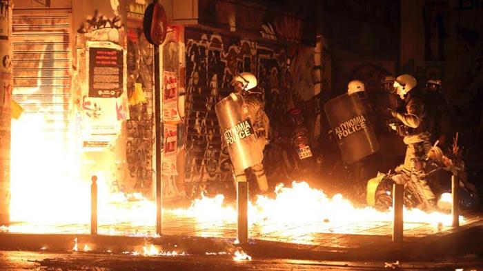 Ribuan Pengunjuk Rasa Bentrok di Yunani, Protes Kedatangan Presiden Obama