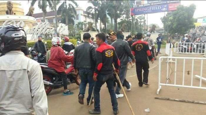 Dua Mobil dan Dua Motor Rusak karena Bentrok Dua Kelompok Pemuda di Depok