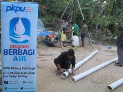 Program Berbagi Air PKPU Mudahkan Warga Desa PGRM Akses Air Bersih