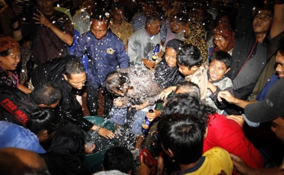 TNI dan Brimob Jaga Pelaksanaan Malam Kirab Satu Suro di Solo