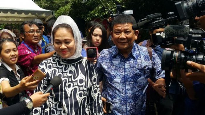 Jalani Gladi Bersih Pernikahan Anaknya, Begini Penampilan Calon Mertua Kahiyang