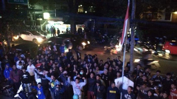 Dari Ultras Sampai Viking, Bobotoh Demo Manajemen Soal Penjualan Tiket Persib Bandung