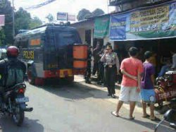 Paket Diterima Kemarin, Diledakkan Tadi Pagi