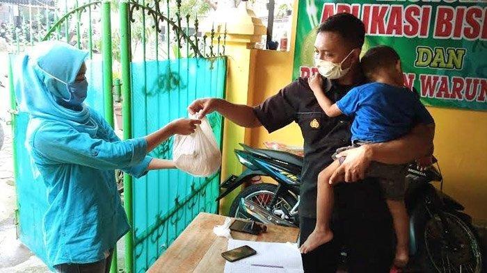 Cerita Bripka Endro Purnomo Sediakan Sembako dari Tabungan Pribadi Buat Warga yang Terdampak Corona