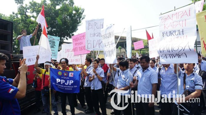 Para Buruh di Jepara Tuntut UMK Rp 2,4 Juta